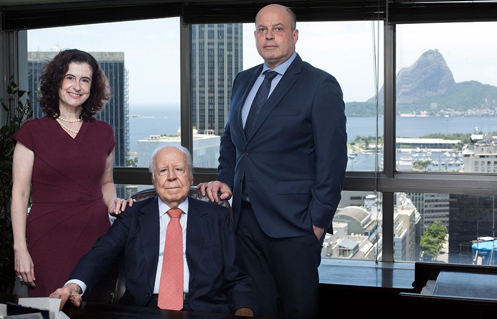 O escritório atua em diversos ramos do Direito, mas com ênfase em advocacia cível, extrajudicial e judicial, abrangendo pareceres, contratos e Direito das Obrigações, com expressiva atuação na esfera empresarial, incluindo Imobiliárias, Shopping Centers e grandes complexos condominiais , além do segmentos de estacionamentos urbanos e Planos de Saúde.